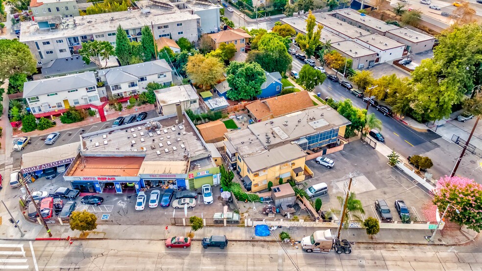 Silver Lake Retail & Multi-Family cartera de 2 inmuebles en venta en LoopNet.es - Foto del edificio - Imagen 1 de 18