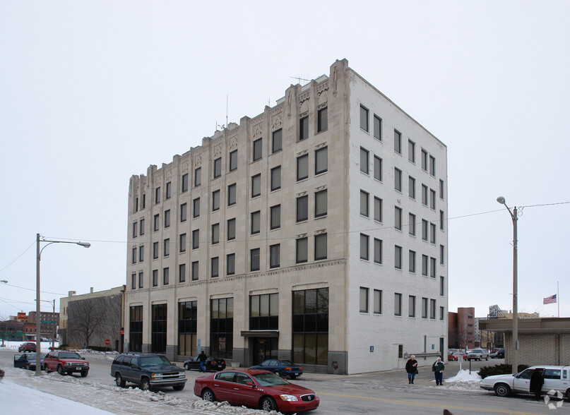 100 S Jefferson Ave, Saginaw, MI en alquiler - Foto del edificio - Imagen 2 de 20