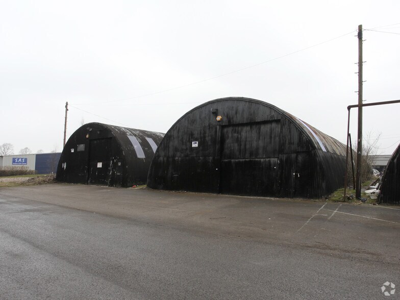 Boughton Industrial Est, Boughton en venta - Foto del edificio - Imagen 2 de 2