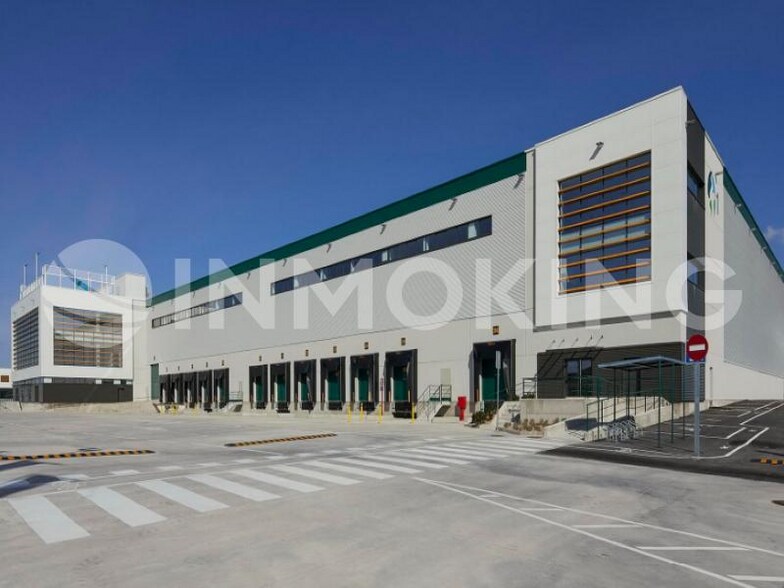 Nave en San Fernando de Henares, Madrid en alquiler - Foto del edificio - Imagen 2 de 4