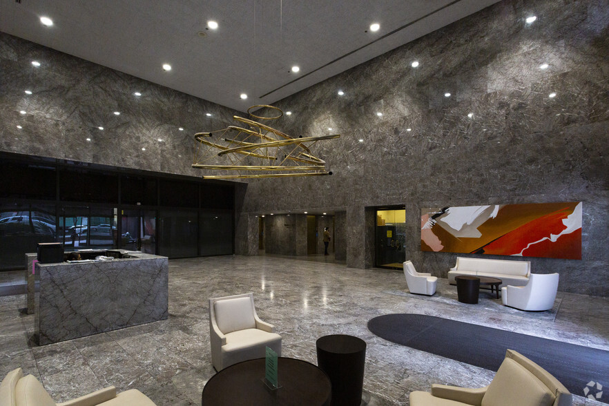 3699 Wilshire Blvd, Los Angeles, CA en alquiler - Lobby - Imagen 2 de 11