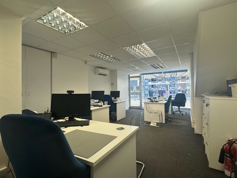 26-26A Chipstead Valley Rdg, Coulsdon en alquiler - Foto del interior - Imagen 2 de 2