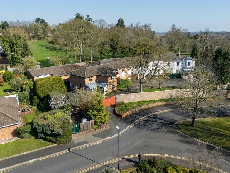 2 Cedar Close, Stratford Upon Avon en venta - Foto del edificio - Imagen 2 de 9