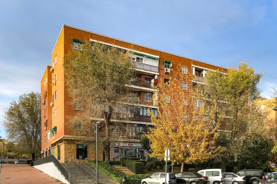 Calle Río Ebro, 5, Móstoles, Madrid en alquiler - Foto del edificio - Imagen 2 de 2