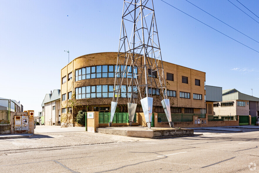 Calle Puerto Navafría, 27, Móstoles, Madrid en alquiler - Foto del edificio - Imagen 2 de 29