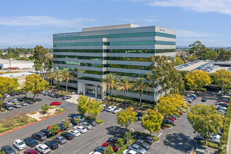 18000 Studebaker Rd, Cerritos, CA en alquiler - Foto del edificio - Imagen 1 de 7