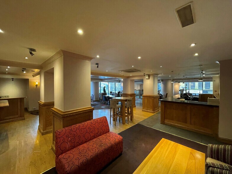 Local en Bradford en venta - Foto del interior - Imagen 3 de 8
