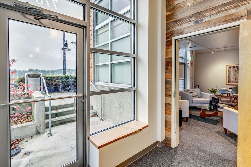 778 Winslow Way E, Bainbridge Island, WA en venta - Foto del edificio - Imagen 2 de 10