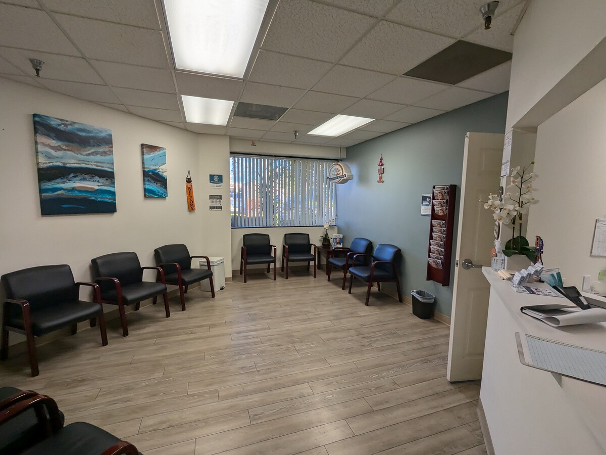 1060 E Foothill Blvd, Upland, CA 91786 - Unidad 102 -  - Foto del interior - Image 1 of 9