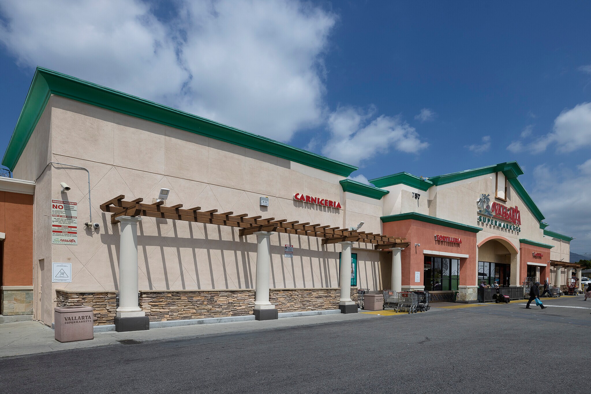 14701-14729 Rinaldi St, San Fernando, CA en alquiler Foto del edificio- Imagen 1 de 25