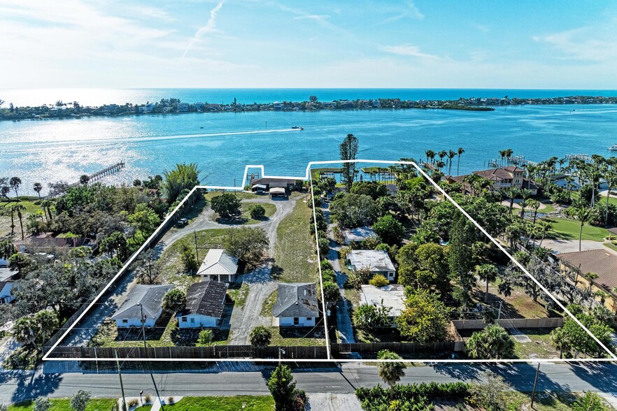 1645 Bayshore Rd, Nokomis, FL en venta - Foto del edificio - Imagen 2 de 23