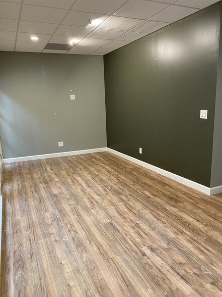 4444 N Belleview Ave, Kansas City, MO en alquiler - Foto del interior - Imagen 2 de 39