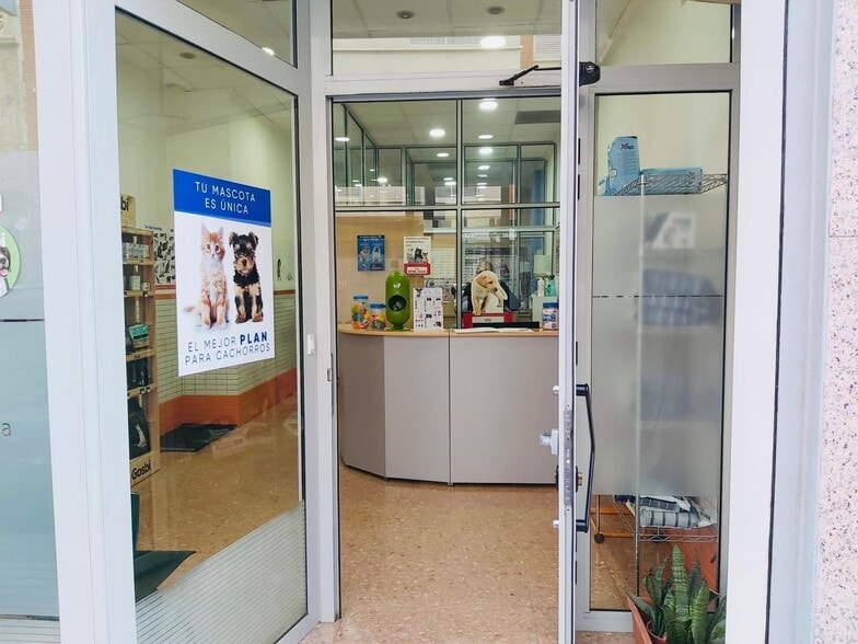 Local en Elche, Alicante en venta - Vestíbulo - Imagen 3 de 21