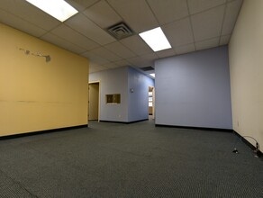 1900-1950 Lonsdale Ave, North Vancouver, BC en alquiler Foto del edificio- Imagen 2 de 19