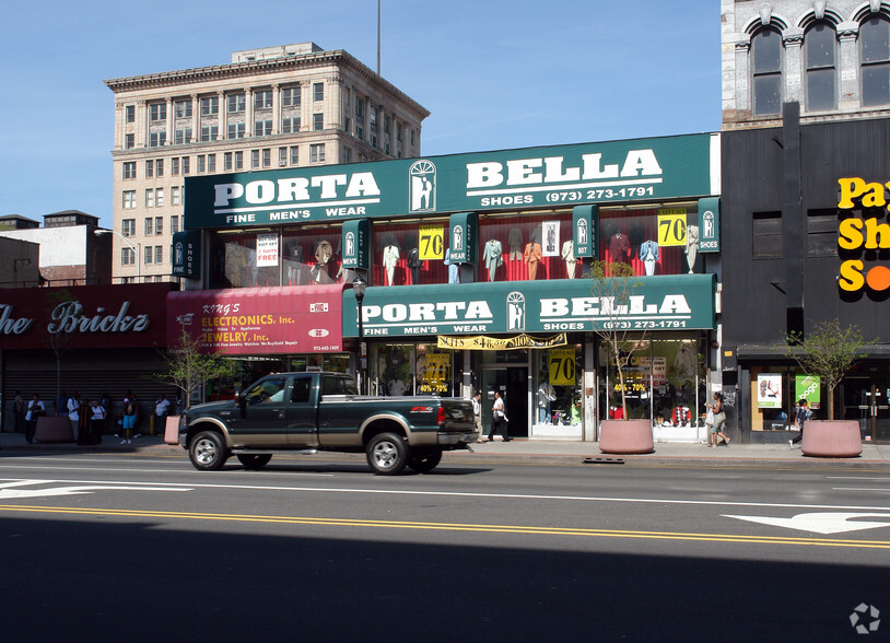 813 Broad St, Newark, NJ en alquiler - Foto del edificio - Imagen 2 de 2