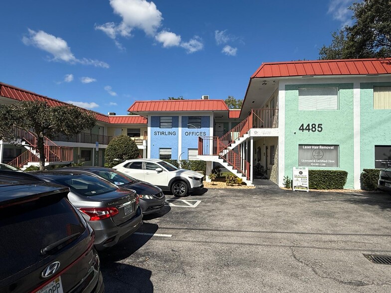 4485-4491 Stirling Rd, Davie, FL en alquiler - Foto del edificio - Imagen 1 de 14