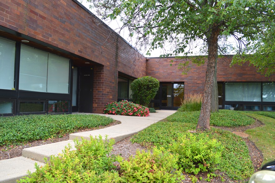 919 N Plum Grove Rd, Schaumburg, IL en venta - Foto del edificio - Imagen 1 de 13