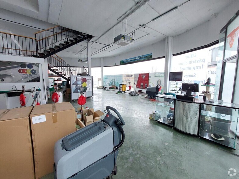 Nave en Fuenlabrada, Madrid en venta - Foto del interior - Imagen 1 de 1