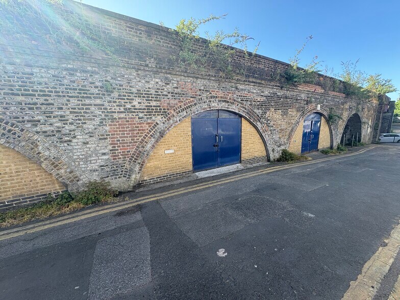 Barton Rd, Rochester en alquiler - Foto del edificio - Imagen 2 de 3