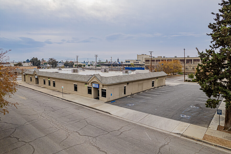 1801 16th St, Bakersfield, CA en venta - Foto del edificio - Imagen 3 de 12