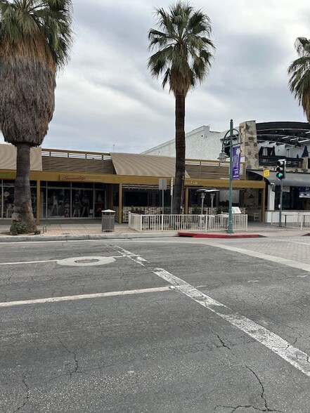 252 S Palm Canyon Dr, Palm Springs, CA en alquiler - Foto del edificio - Imagen 3 de 13