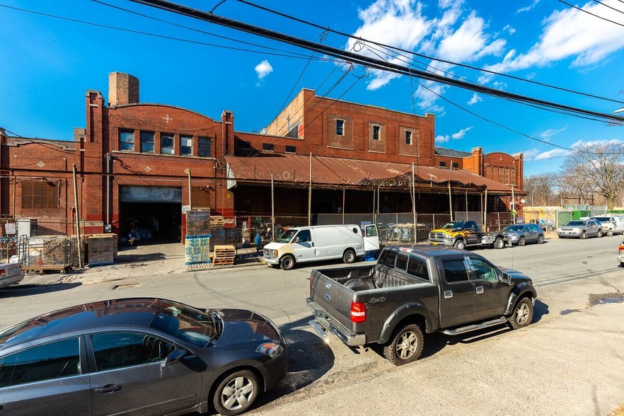 425 Devoe Ave, Bronx, NY en alquiler - Foto del edificio - Imagen 2 de 34