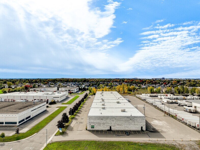 155-245 Av Avro, Pointe-claire, QC en alquiler - Vista aérea - Imagen 3 de 11