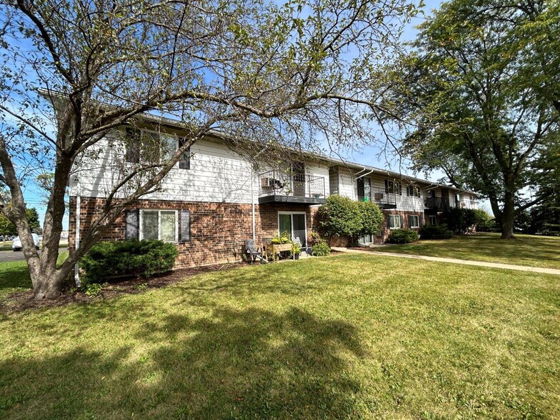 1810 Greenway Cross, Fitchburg, WI en venta - Foto del edificio - Imagen 1 de 5