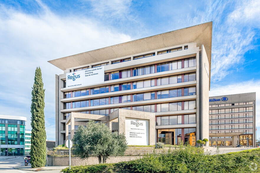 Avenida Hispanidad, 6, Madrid, Madrid en alquiler - Foto del edificio - Imagen 1 de 18