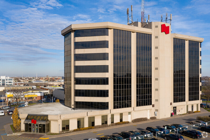 7980-8020 Boul Langelier, Saint-leonard, QC en alquiler - Foto del edificio - Imagen 2 de 5