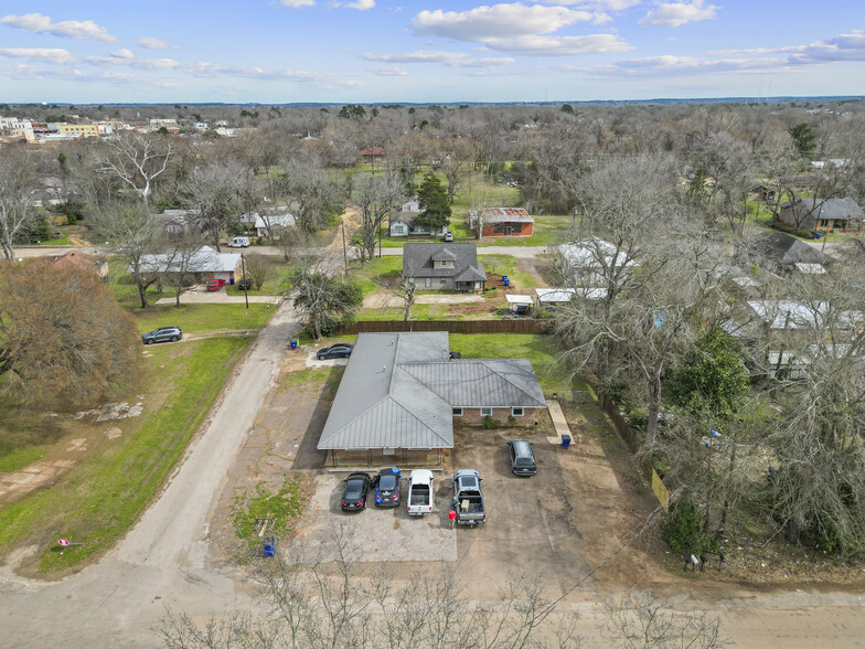 300 S Cedar St, Crockett, TX en venta - Foto del edificio - Imagen 1 de 34