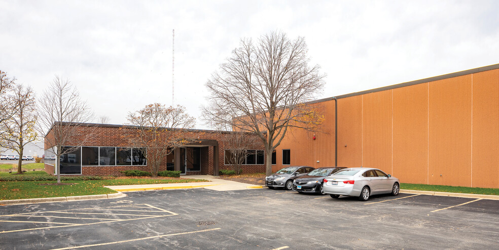 700 High Grove Blvd, Glendale Heights, IL en alquiler - Foto del edificio - Imagen 1 de 2