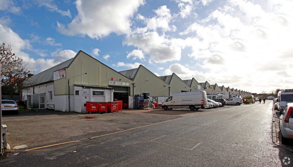 166 Feltham Rd, Ashford en venta - Foto del edificio - Imagen 2 de 18