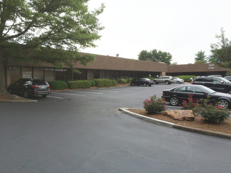 6825 Jimmy Carter Blvd, Norcross, GA en alquiler - Foto del edificio - Imagen 1 de 12