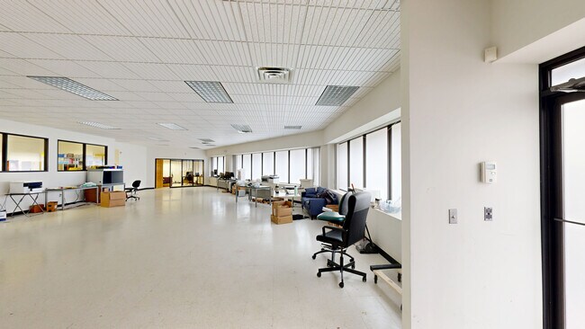 Más detalles de 111 Roberts St, East Hartford, CT - Oficina/Clínica, nave en alquiler