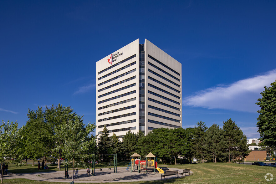 250 Ferrand Dr, Toronto, ON en alquiler - Foto del edificio - Imagen 2 de 12