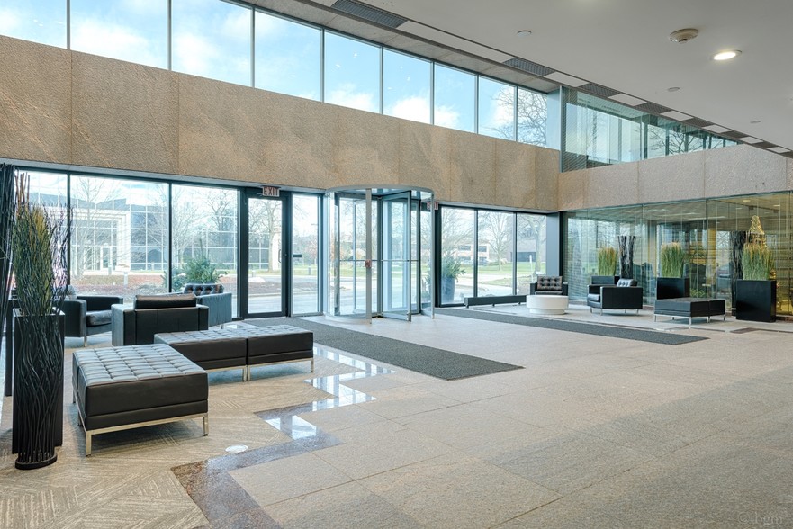 1733 Park St, Naperville, IL en alquiler - Lobby - Imagen 1 de 10