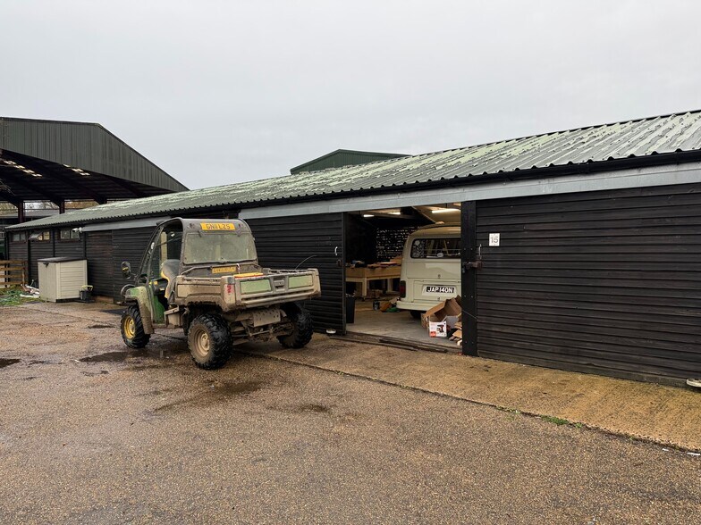 Unit 16 Charlwood Place, Norwood Hill Rd, Horley en alquiler - Foto del edificio - Imagen 1 de 3