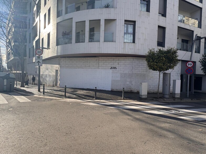 Edificio residencial en Esplugues de Llobregat, Barcelona en venta - Foto del edificio - Imagen 2 de 5