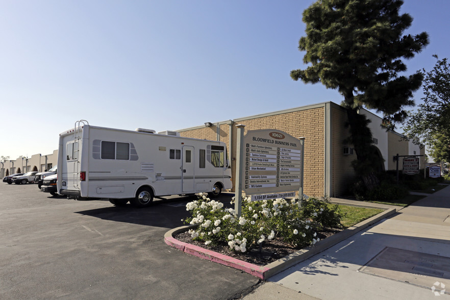 10621 Bloomfield St, Los Alamitos, CA en alquiler - Foto del edificio - Imagen 3 de 9