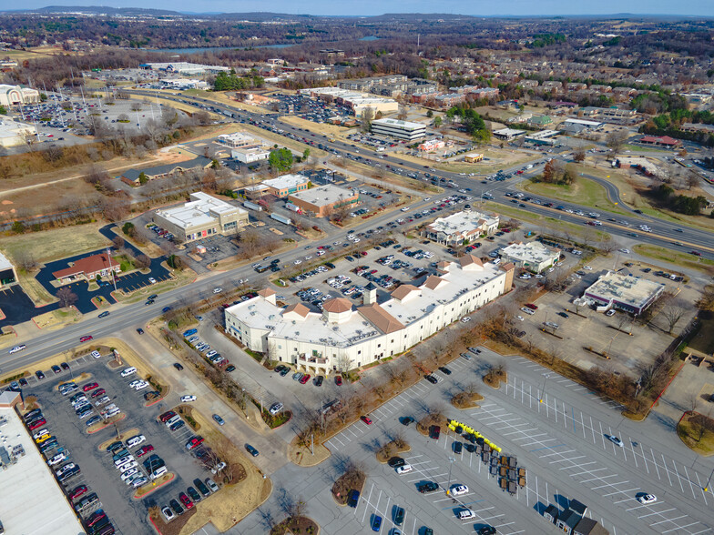 745 E Joyce Blvd, Fayetteville, AR en alquiler - Foto del edificio - Imagen 2 de 6