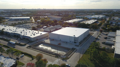 Rothway Street & Beeman Way, Houston, TX en alquiler Foto del edificio- Imagen 1 de 2