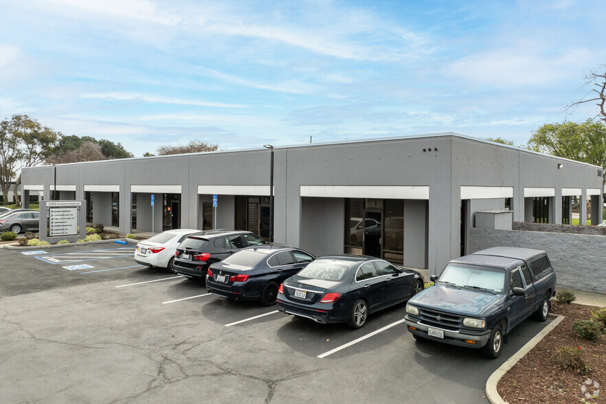 3583 Investment Blvd, Hayward, CA en alquiler - Foto del edificio - Imagen 3 de 5