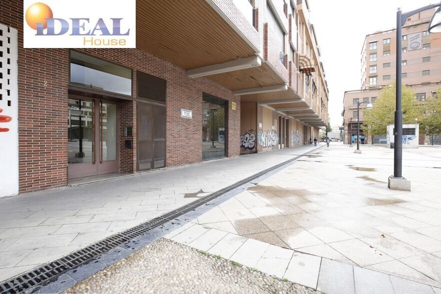 Local en Granada en venta - Foto del edificio - Imagen 2 de 23