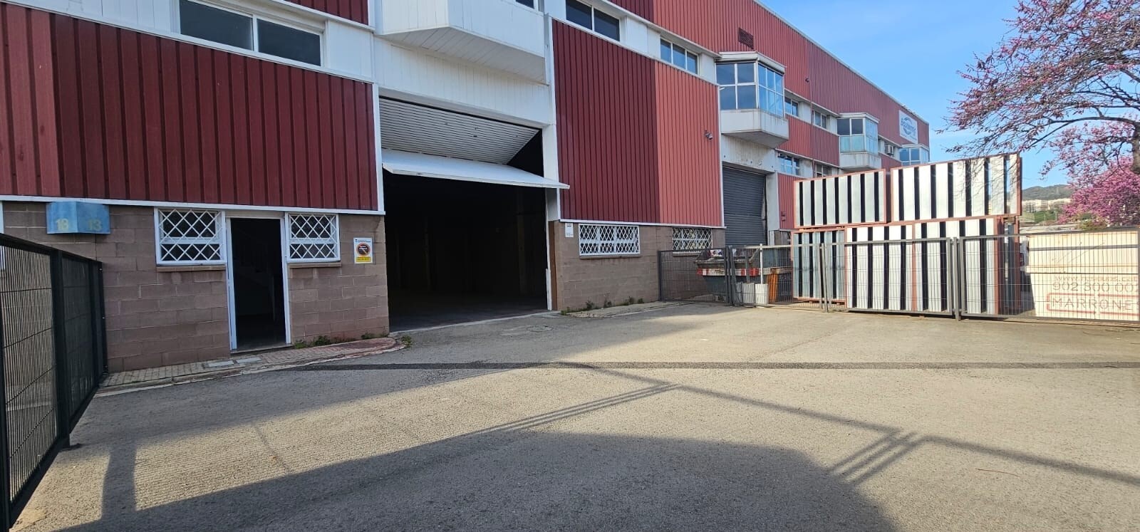 Nave en Sant Feliu de Llobregat, Barcelona en venta Foto principal- Imagen 1 de 14