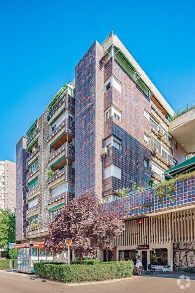 Edificio residencial en Madrid, Madrid en venta - Foto del edificio - Imagen 2 de 2