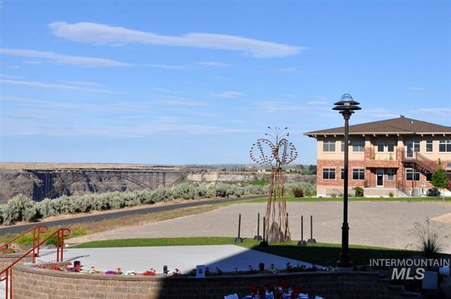 201 River Vista Pl, Twin Falls, ID en venta - Foto del edificio - Imagen 1 de 6