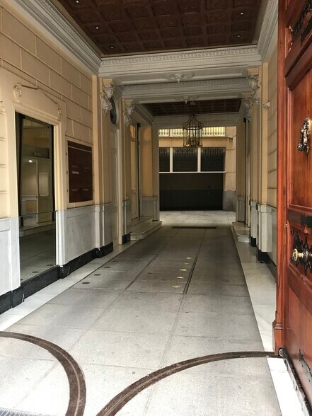 Calle de Bárbara de Braganza, 2, Madrid, Madrid en venta - Foto del edificio - Imagen 1 de 1
