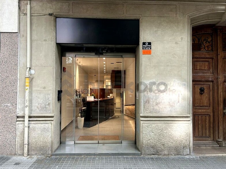 Edificio residencial en Barcelona, Barcelona en venta - Foto del edificio - Imagen 2 de 7