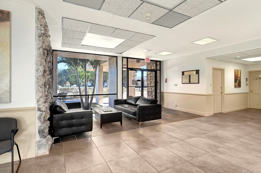 1620 Medical Ln, Fort Myers, FL en alquiler - Lobby - Imagen 3 de 13